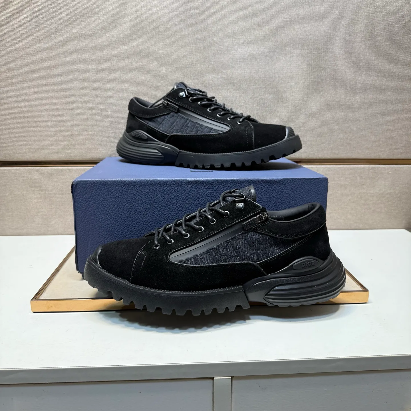 ⬛️Men's shoes 💰p560 [Dior~] Men's casual shoes 2025z cabinet sales simultaneously 🔶Size: 39-44 #️⃣ 🔷2 colors🔜The upper is made of multi-material splicing➕Genuine leather lining, comfortable and breathable, sole: original comfortable and wear-resistant outsole, ⚠️Real shot📱Photographed🎬The real thing is better📢📢📢